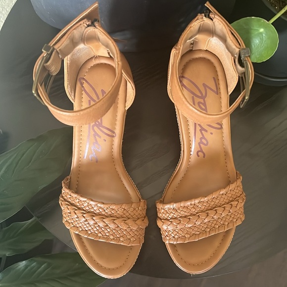 Like new Zodiac wedge sandals! Perfect for summer 😎 - Picture 2 of 6